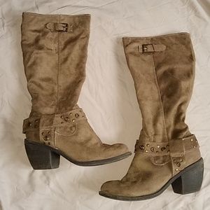 heeled boots